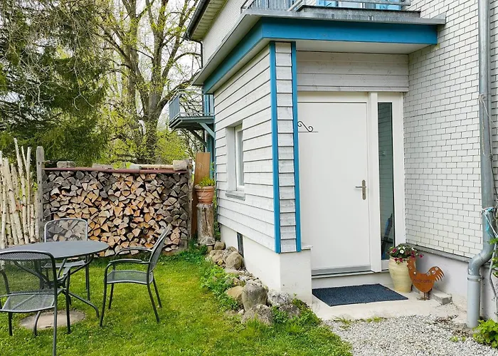 Seesicht Und Charmante Wohnung Bei Hanni Und Ueli